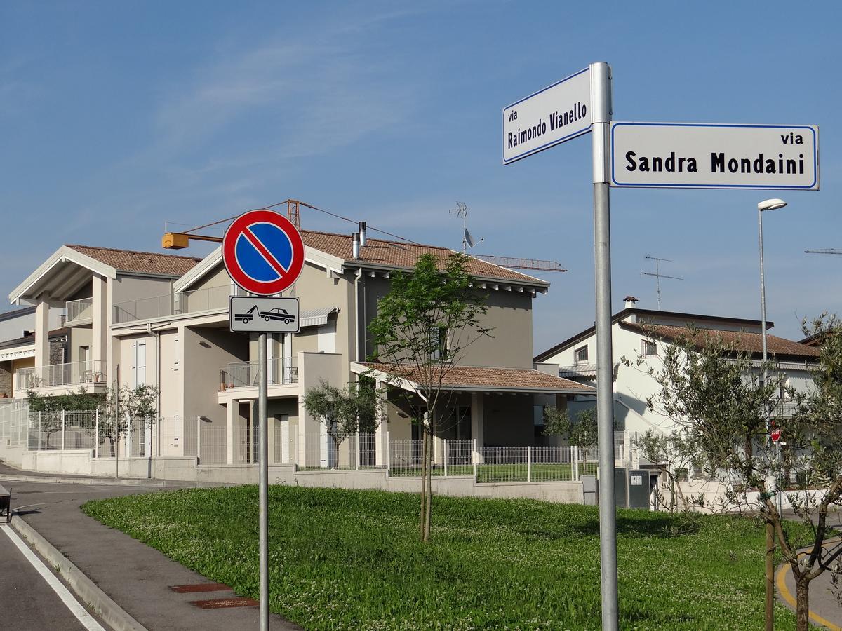 Готель Nuovo Laghetto Del Frassino Песк'єра-дель-Гарда Екстер'єр фото