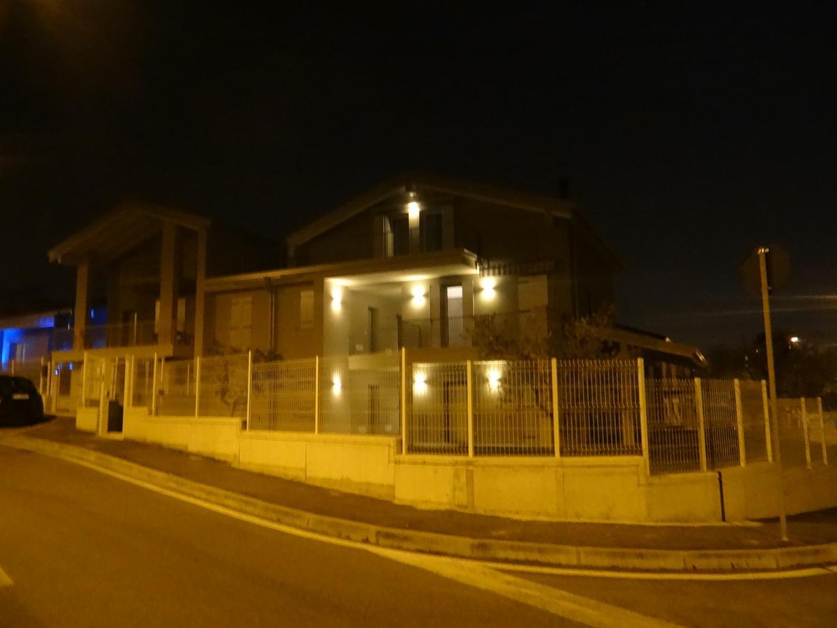 Готель Nuovo Laghetto Del Frassino Песк'єра-дель-Гарда Екстер'єр фото